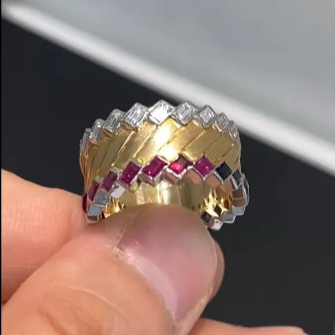 [Copy]Classic collection-level surround gemstone ring