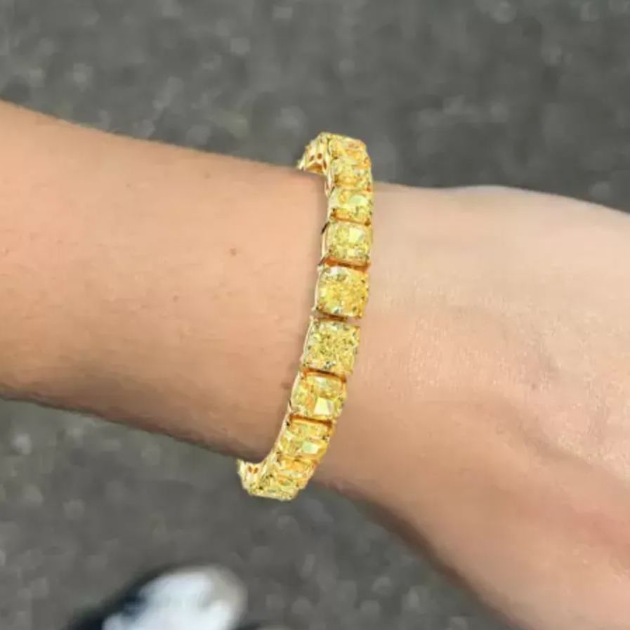 Vintage 7.5ct  Hinged Bracelet