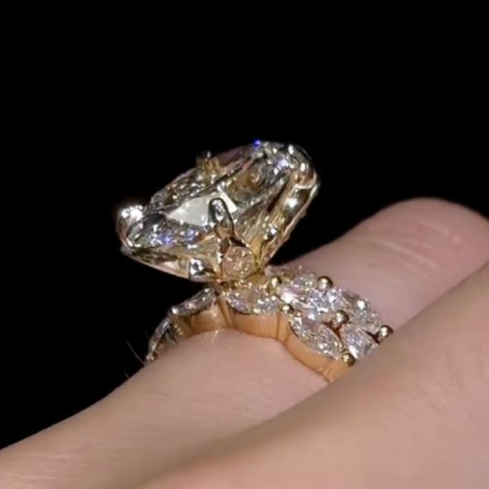 Luxury 6.2ct Oval Cut White Sapphire Engagement Ring