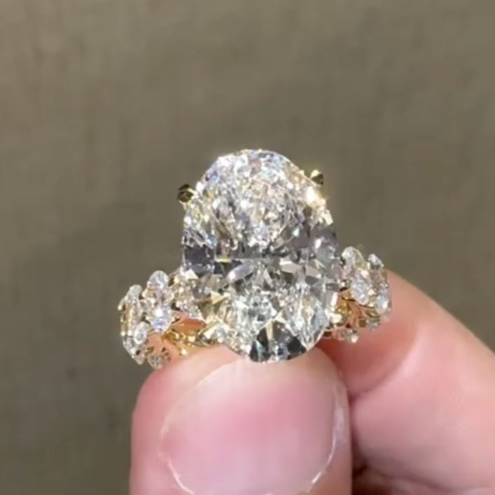 Luxury 7.5ct Oval Cut White Sapphire Engagement Ring