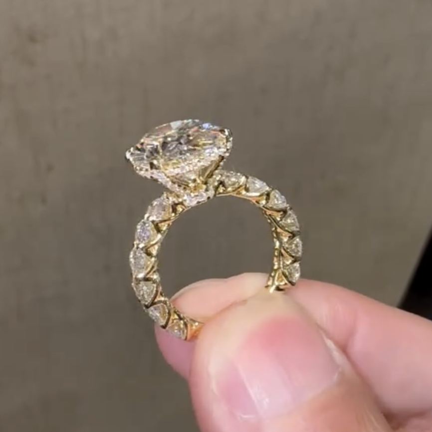 Luxury 7.5ct Oval Cut White Sapphire Engagement Ring