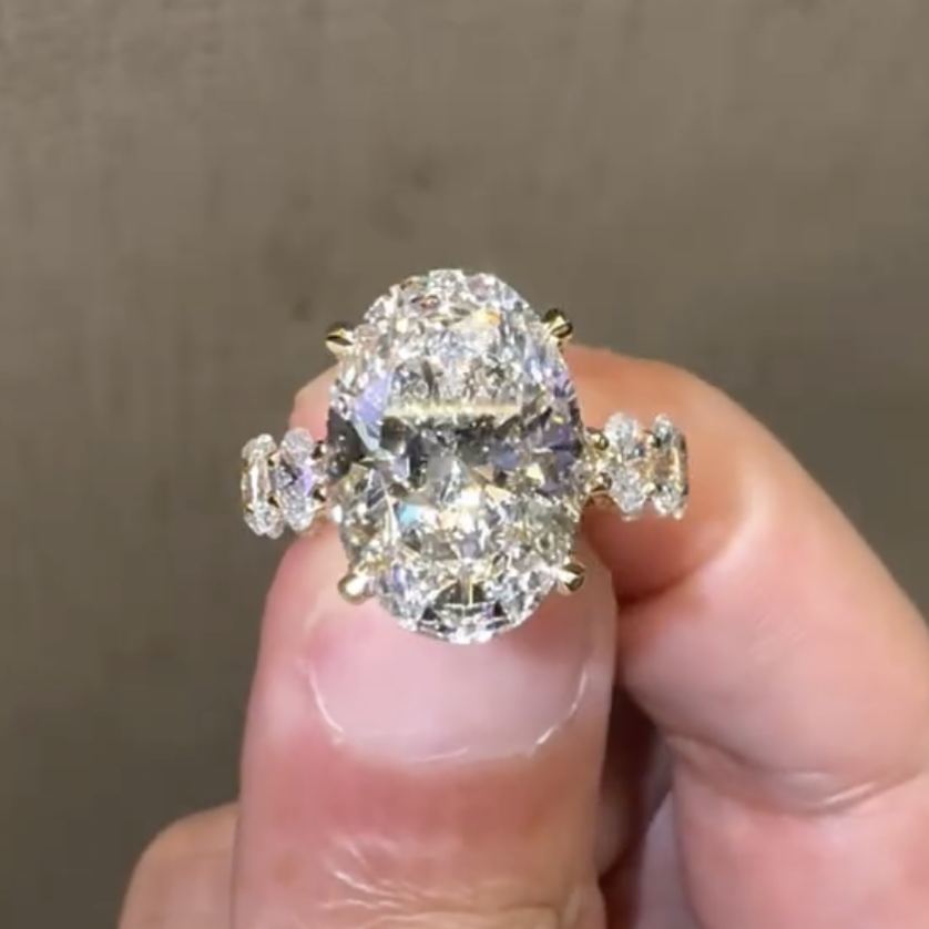 Luxury 7.5ct Oval Cut White Sapphire Engagement Ring