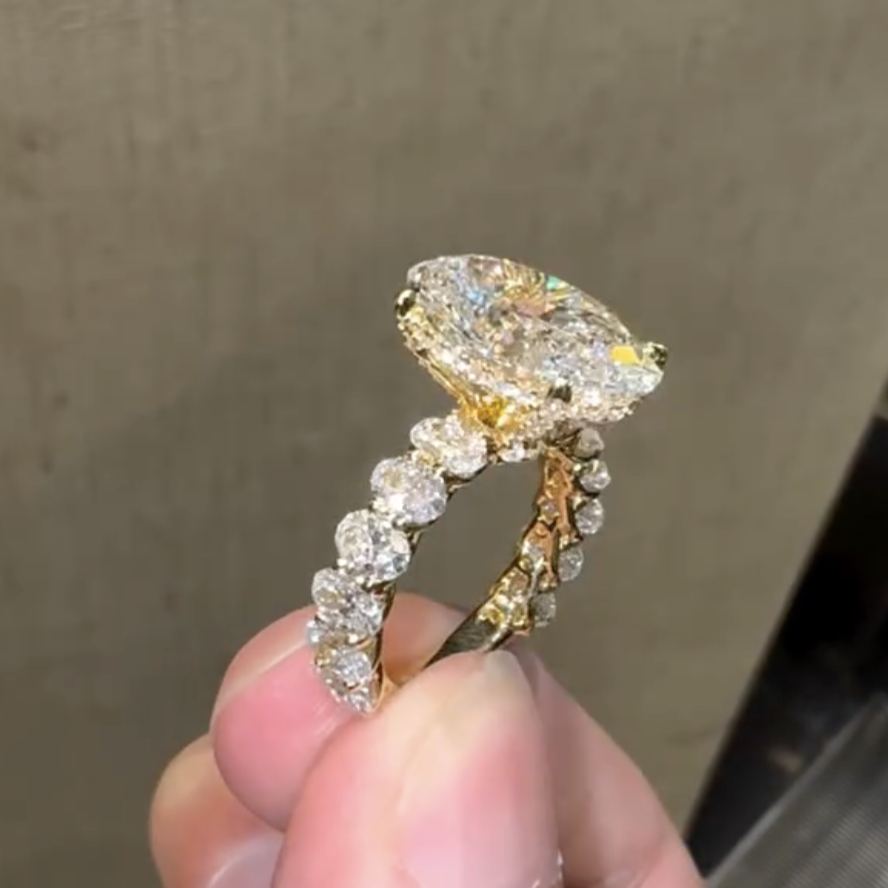 Luxury 7.5ct Oval Cut White Sapphire Engagement Ring