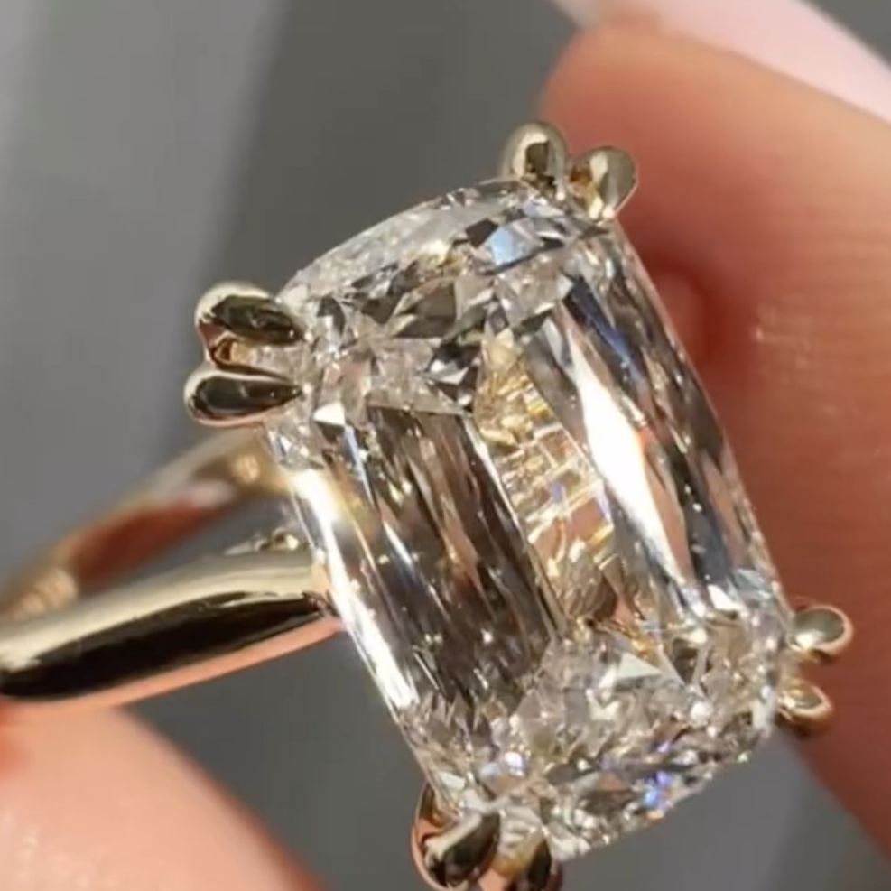 Luxury 6.5ct Emerald Cut White Sapphire Ring