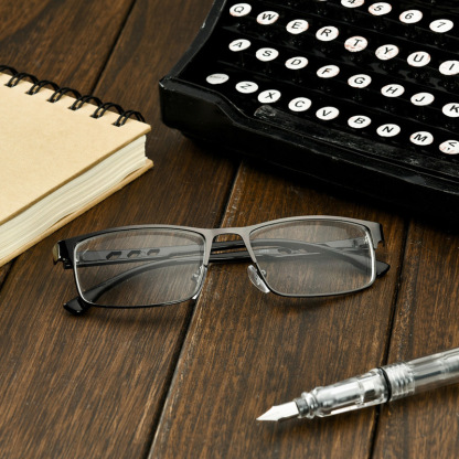 【👓Keine Augenuntersuchung erforderlich, deckt -10,0 bis +10,0 Dioptrien ab!】Kristall-Autofokus-Anti-Blaulicht-Photochromatische Lesebrille