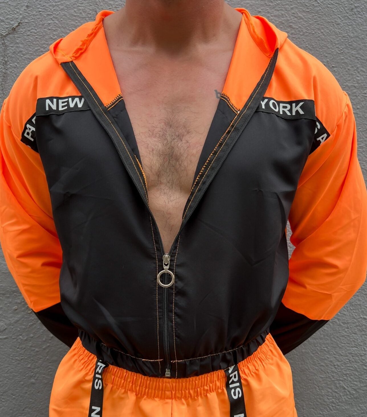 Mysteryglove Street-Style Contrast Tracksuit - Hooded Windbreaker and Vibrant Shorts