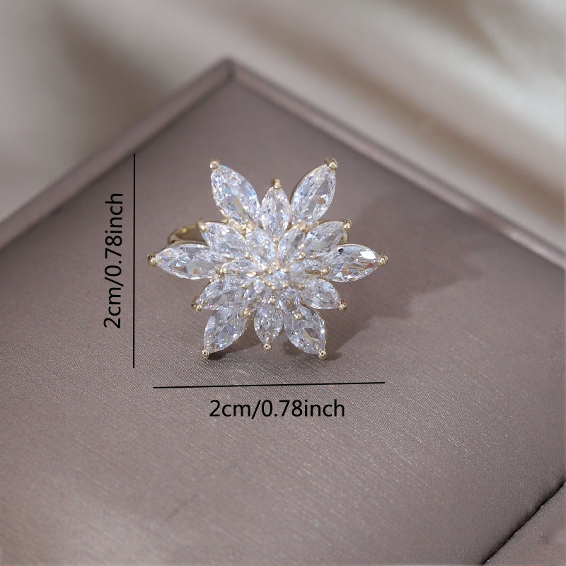 🎁 48% sleva na všechny produkty ! 💎 Třpytivé české křišťálové květinové náušnice 🌟