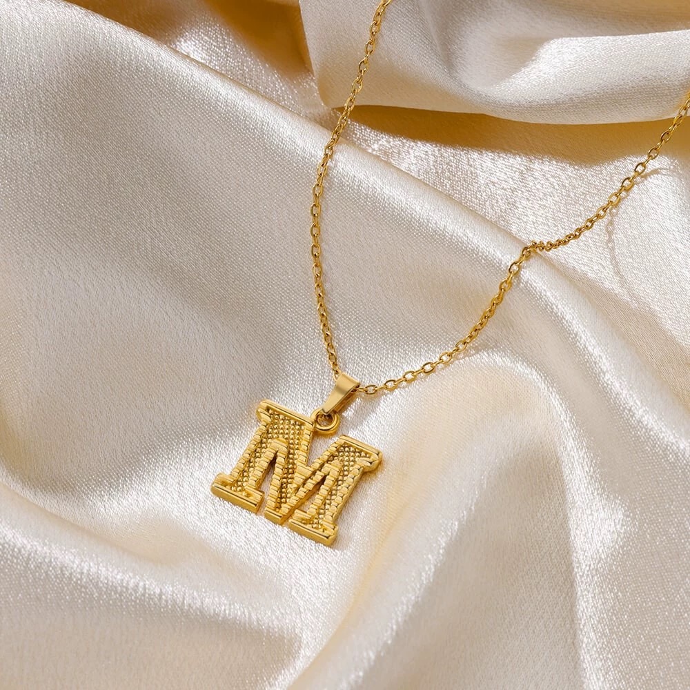 🎁 Populární produkty v roce 2024 jsou výrazně sníženy! 🌌Náhrdelník s přívěskem z 18K zlata Audrey Hepburn🌙