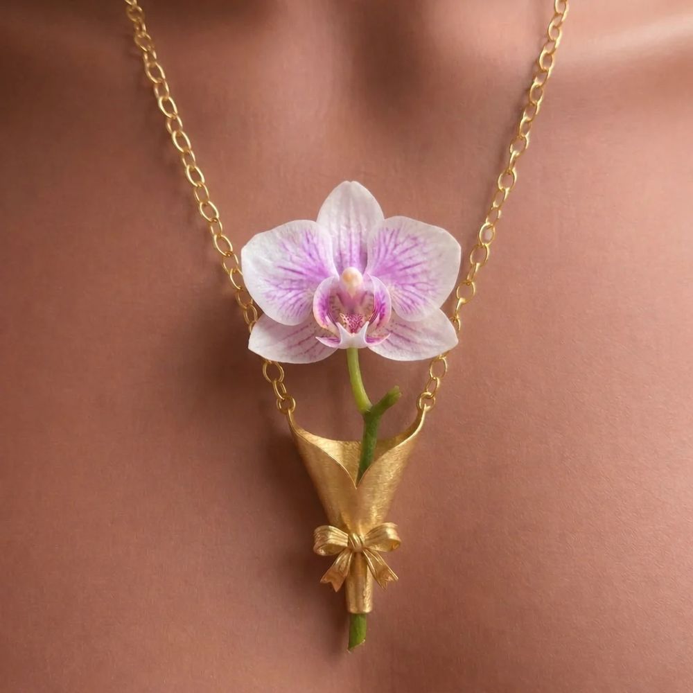 Real Flower Keepsake Necklace – DIY Floral Bouquet