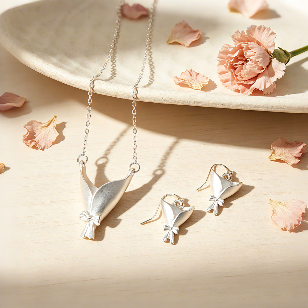 Real Flower Keepsake Necklace – DIY Floral Bouquet