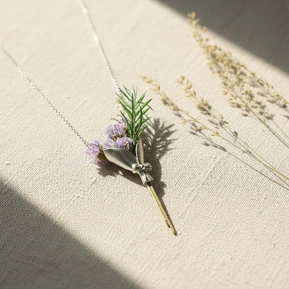 Real Flower Keepsake Necklace – DIY Floral Bouquet
