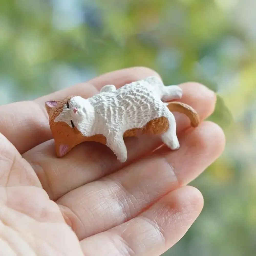 Hand-Painted Mini Cat Desk Figurines - Set of 5 Cute Cartoon Kitty Companions