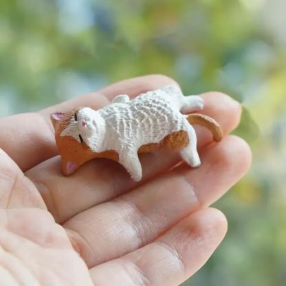 Hand-Painted Mini Cat Desk Figurines - Set of 5 Cute Cartoon Kitty Companions