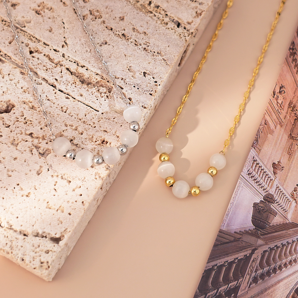 Women's Pearl Necklace