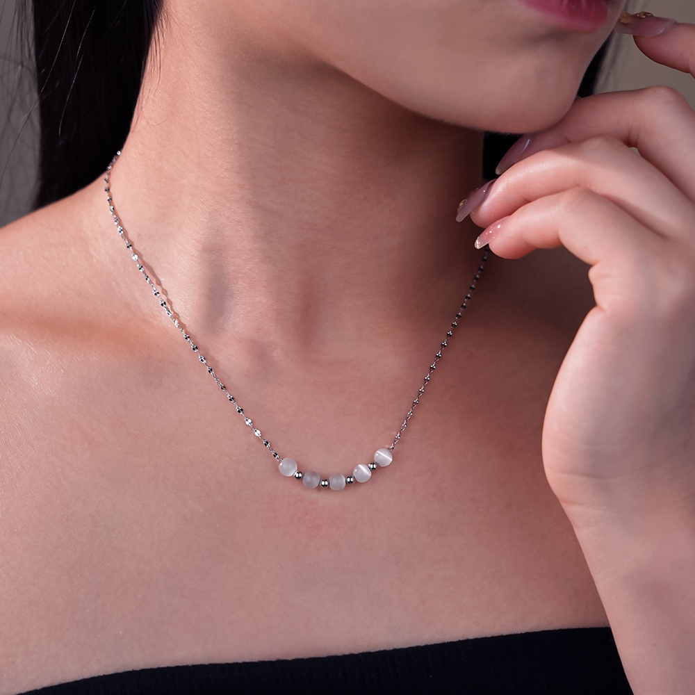 Women's Pearl Necklace