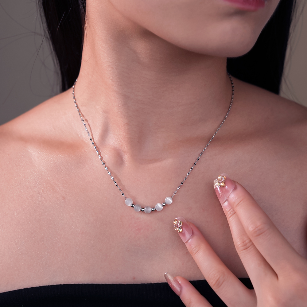 Women's Pearl Necklace