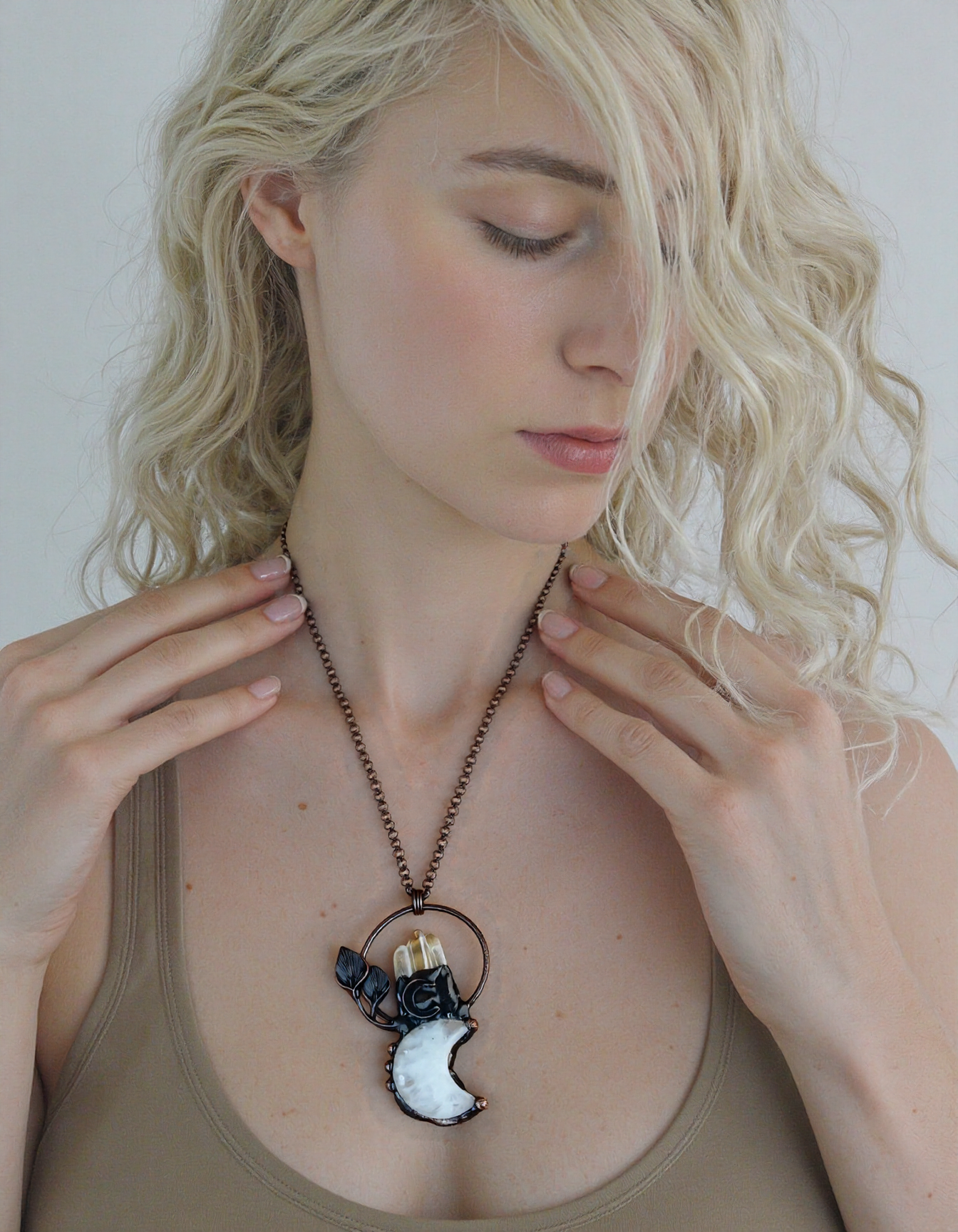 Gottess NewMoon Guardian Pendant-futurecuex