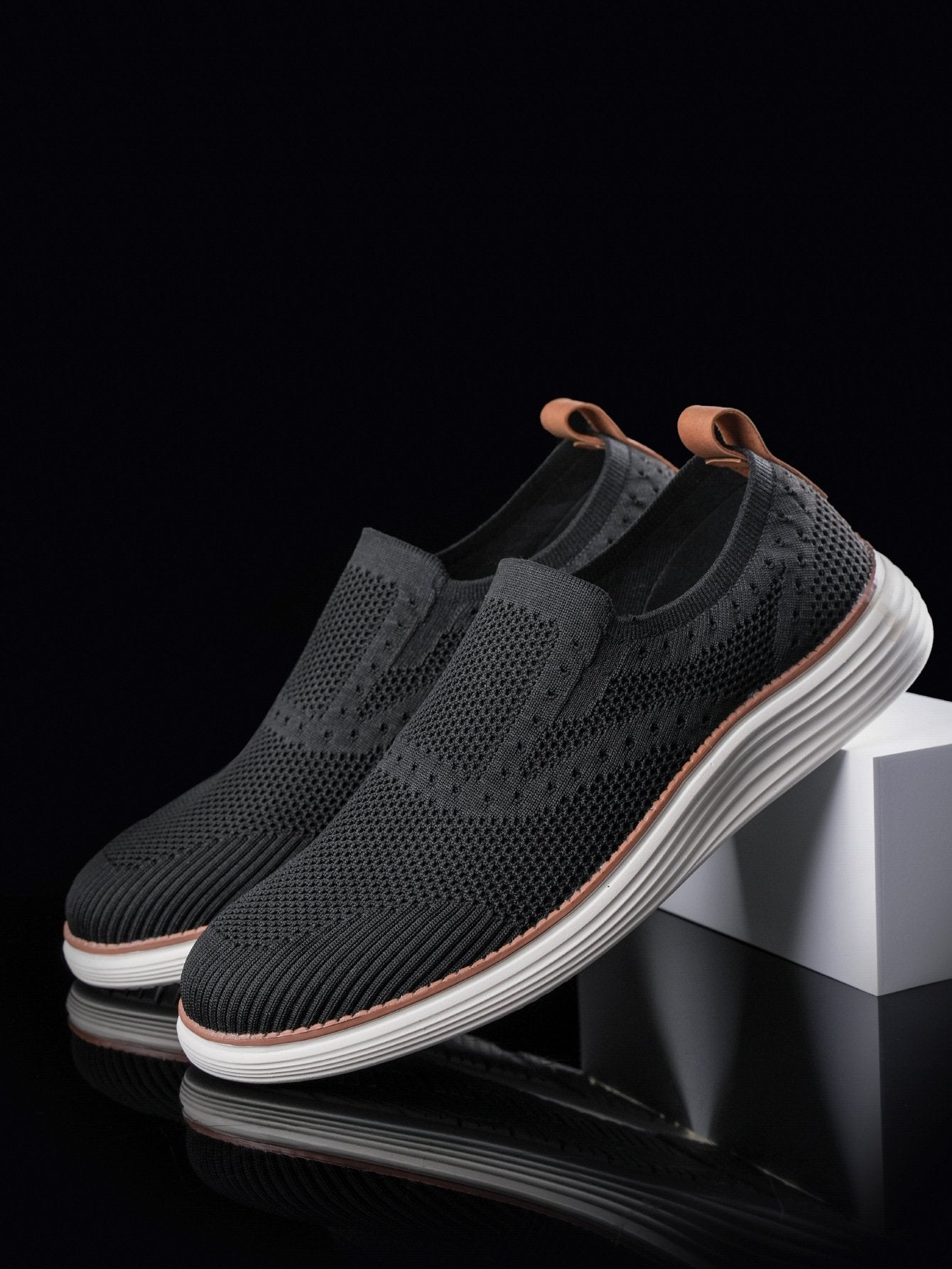 New slip on lightweight fly-knit casual sneakers