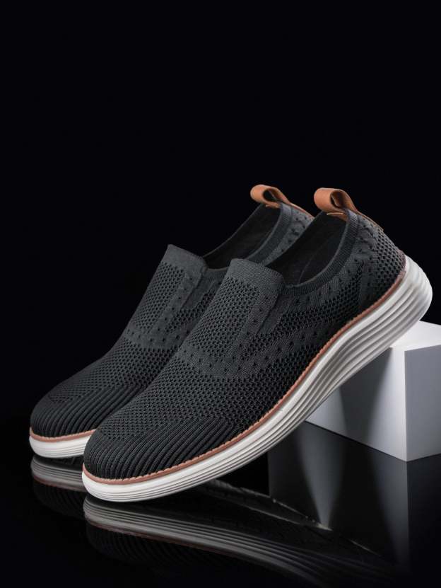 New slip on lightweight fly-knit casual sneakers
