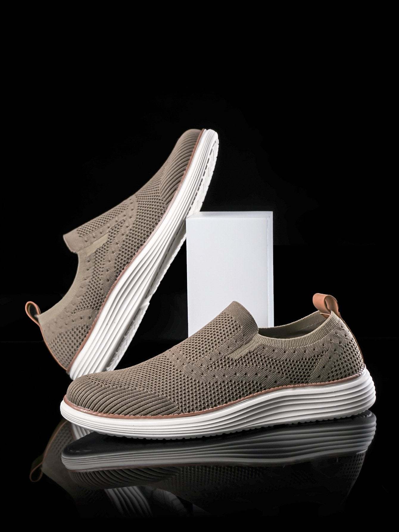 New slip on lightweight fly-knit casual sneakers