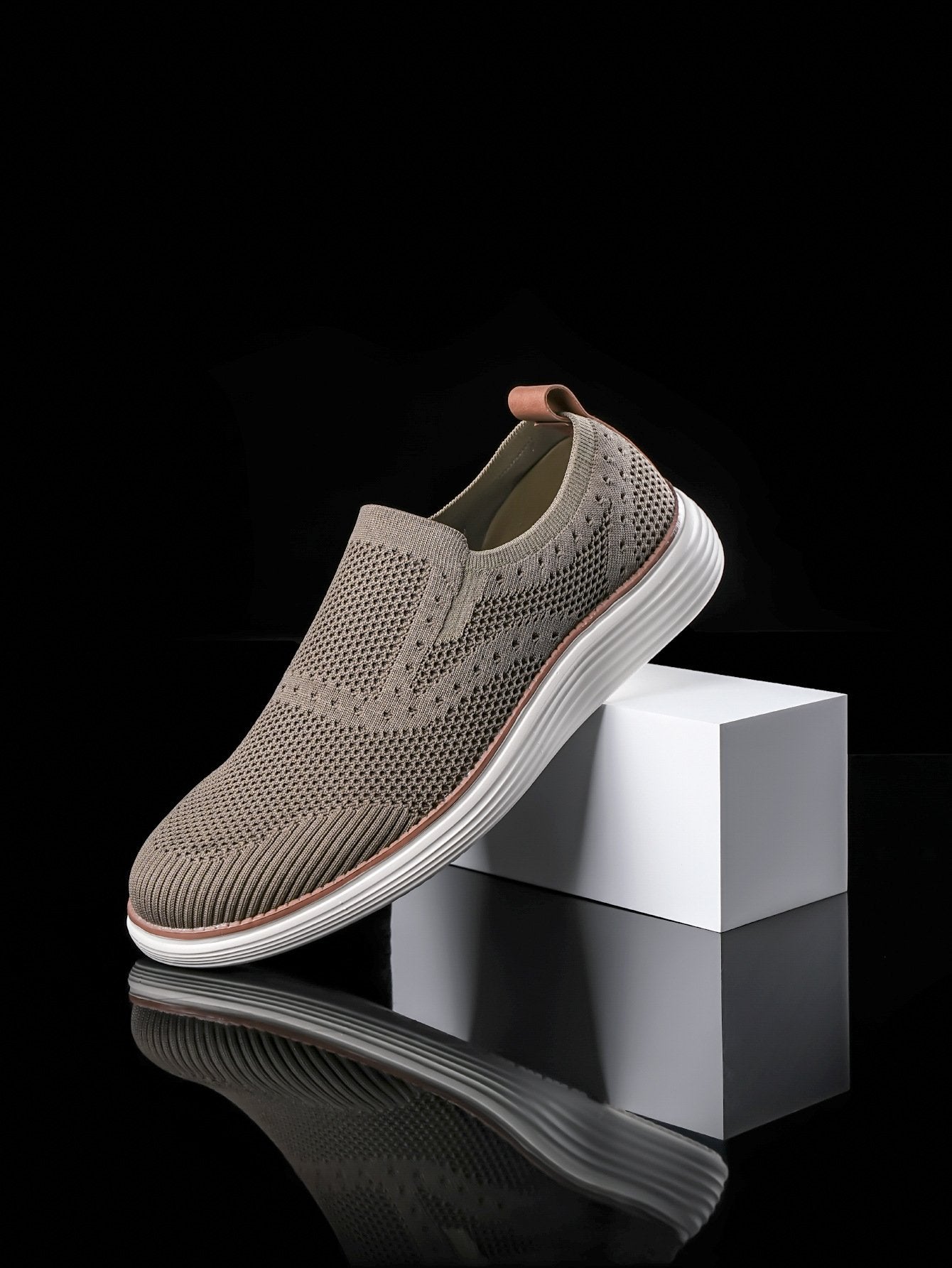 New slip on lightweight fly-knit casual sneakers