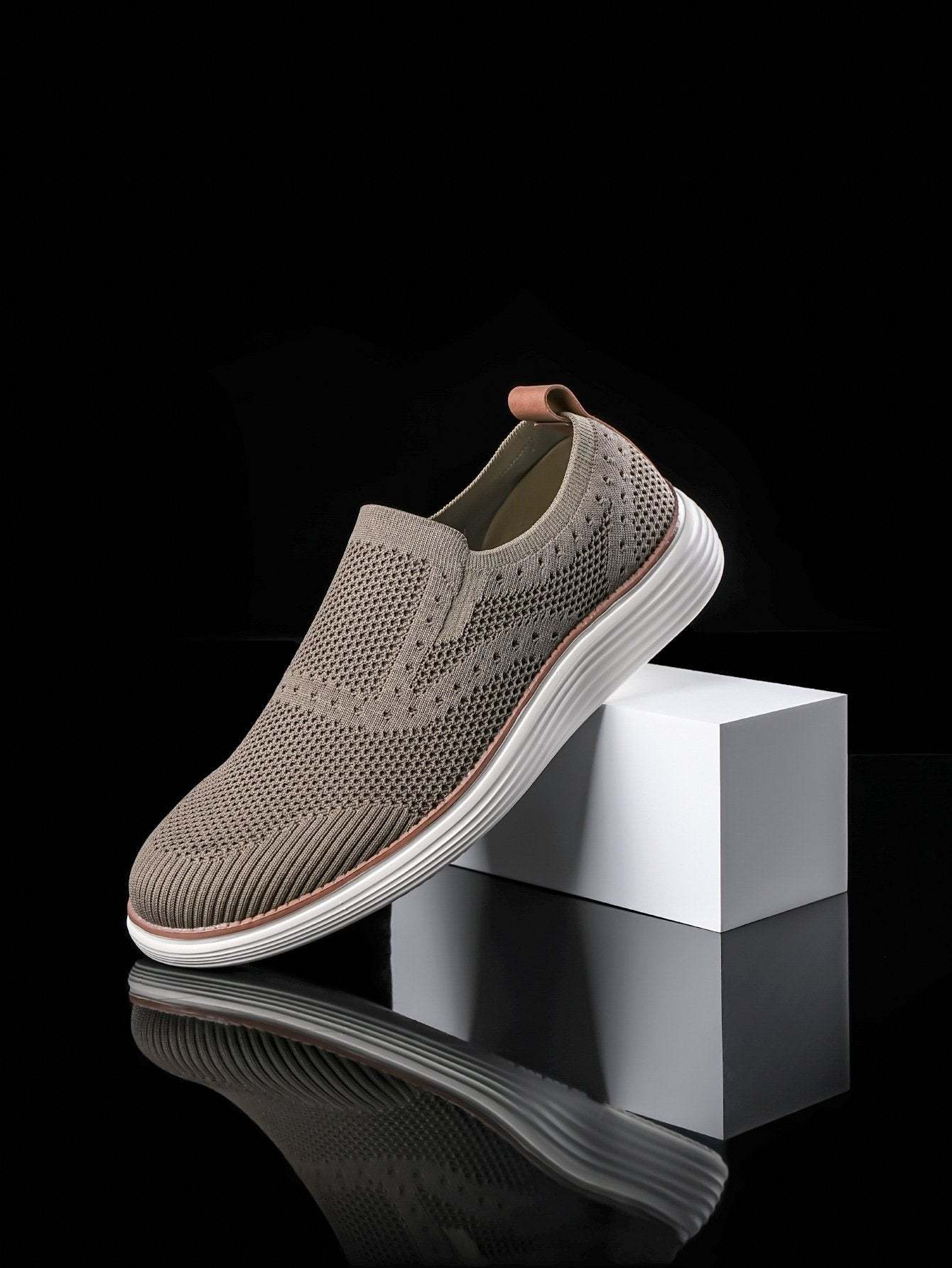 New slip on lightweight fly-knit casual sneakers