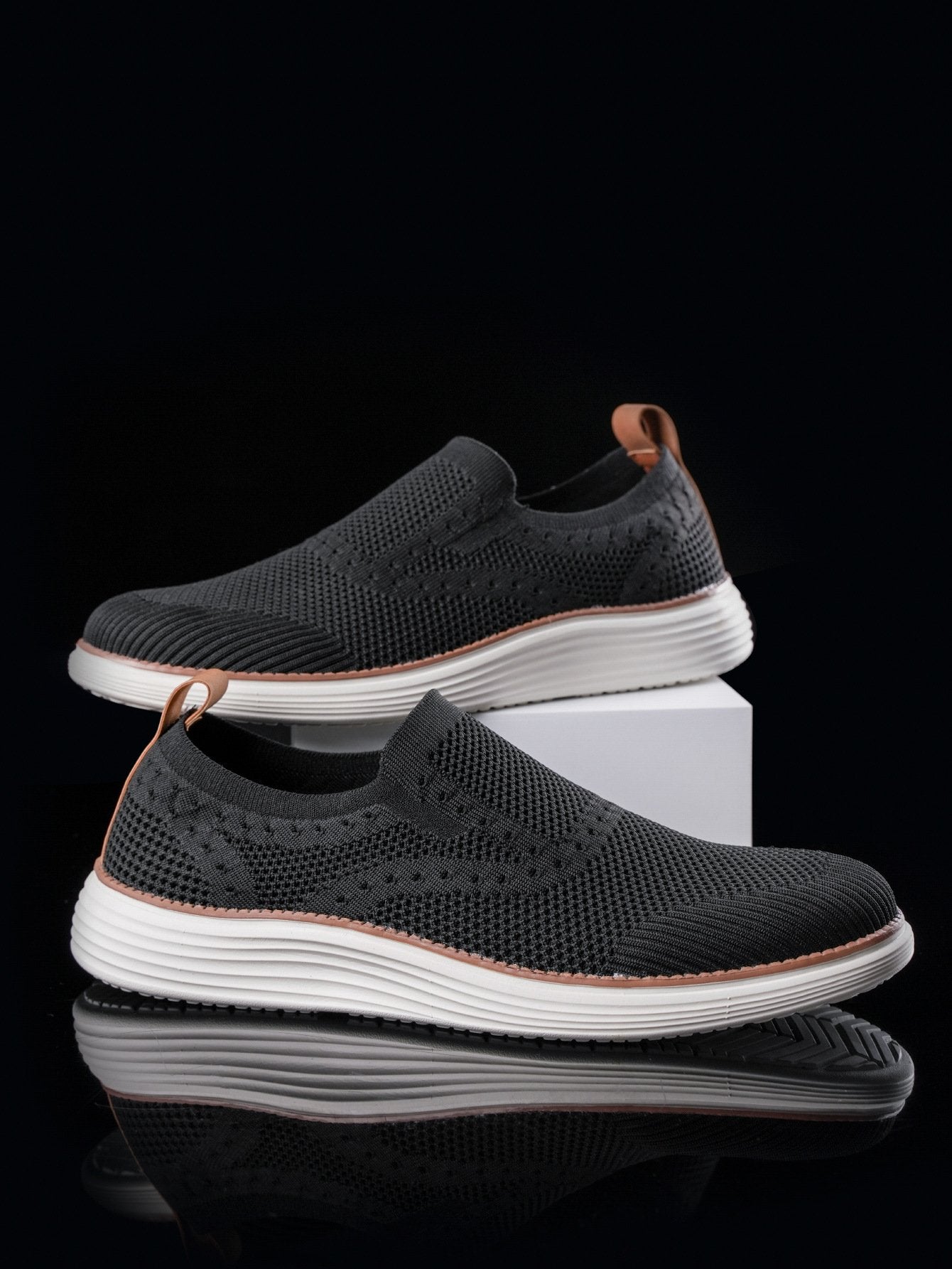 New slip on lightweight fly-knit casual sneakers