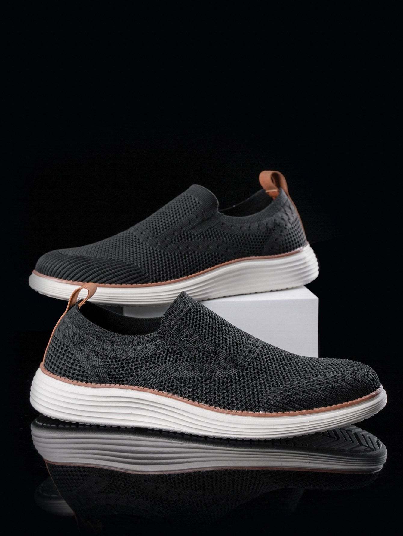 New slip on lightweight fly-knit casual sneakers