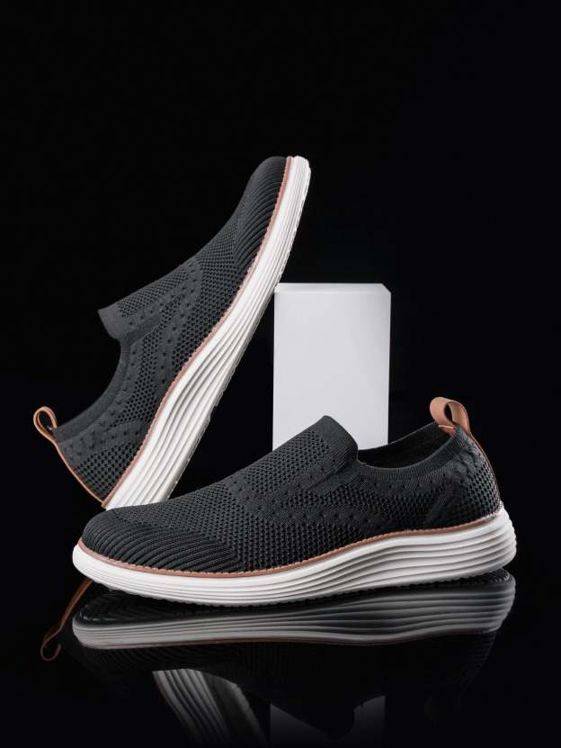 New slip on lightweight fly-knit casual sneakers