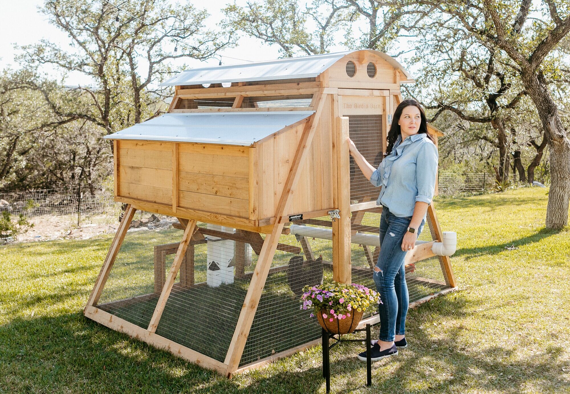 🔥🔥Round-Top Loft Chicken Coop Up to 20 Hens Self-Contained