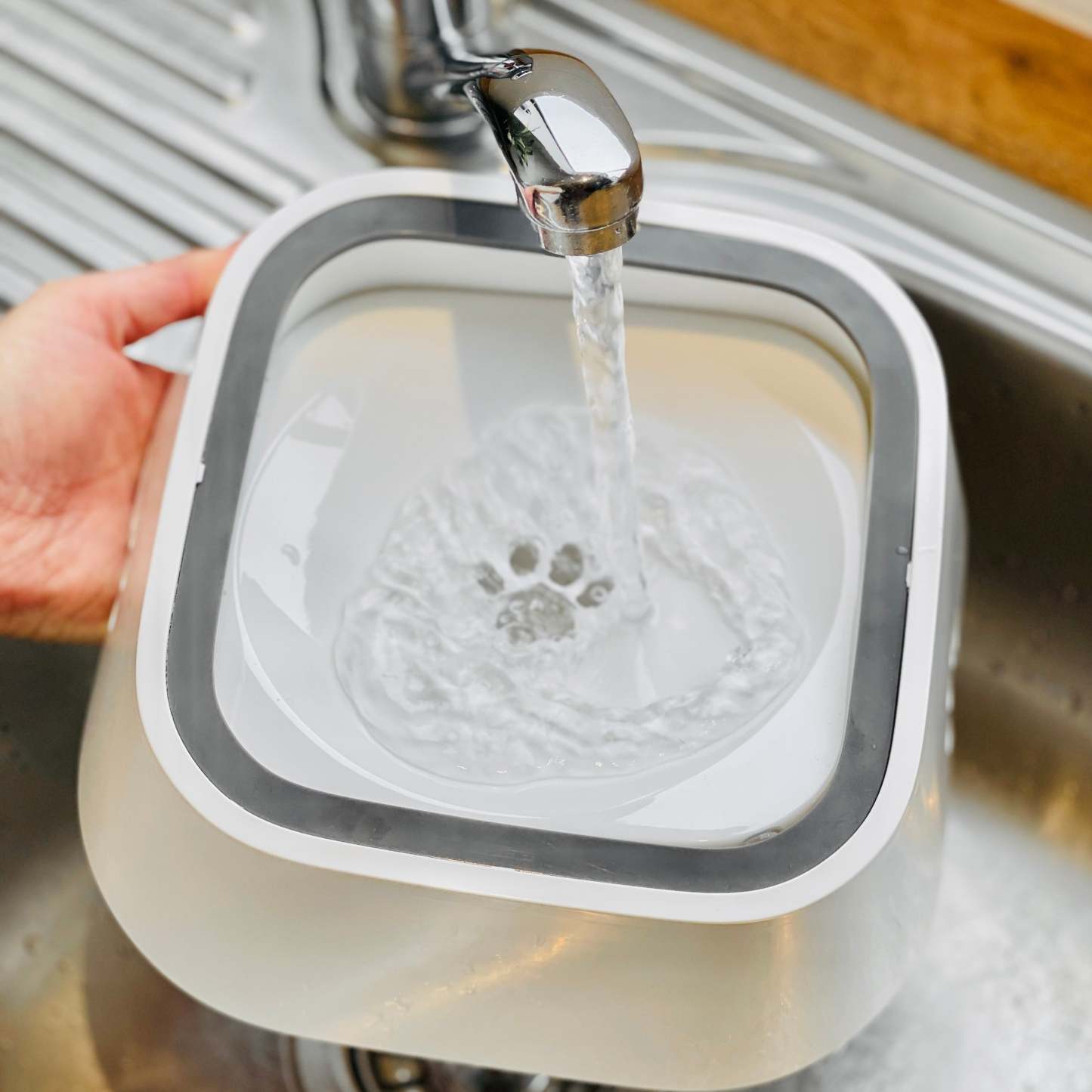 automatically adjustable floating plate design slows