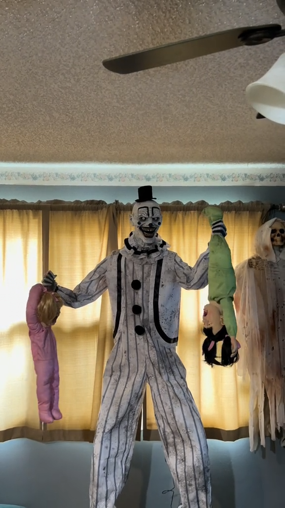 12-ft Lighted Animatronic clown