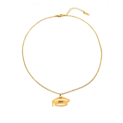Custom Necklace with the Year and Name in the Shape of a Graduation Cap