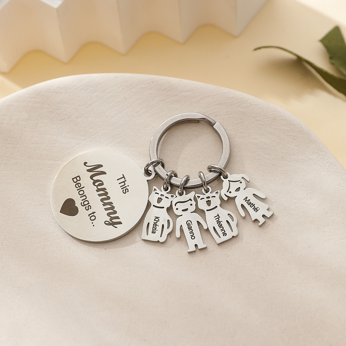 Custom Family Name Keychains with Pendant Patterns of People and Pets