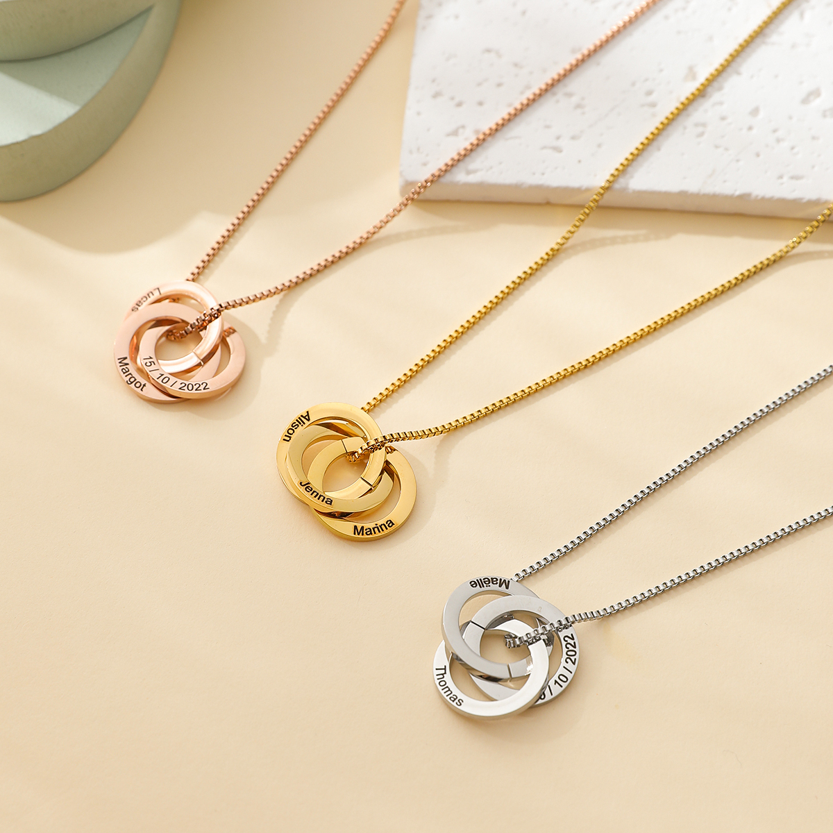Costom Interlocking Rings Engraved Name Necklace