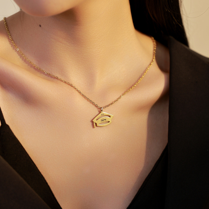 Custom Necklace with the Year and Name in the Shape of a Graduation Cap
