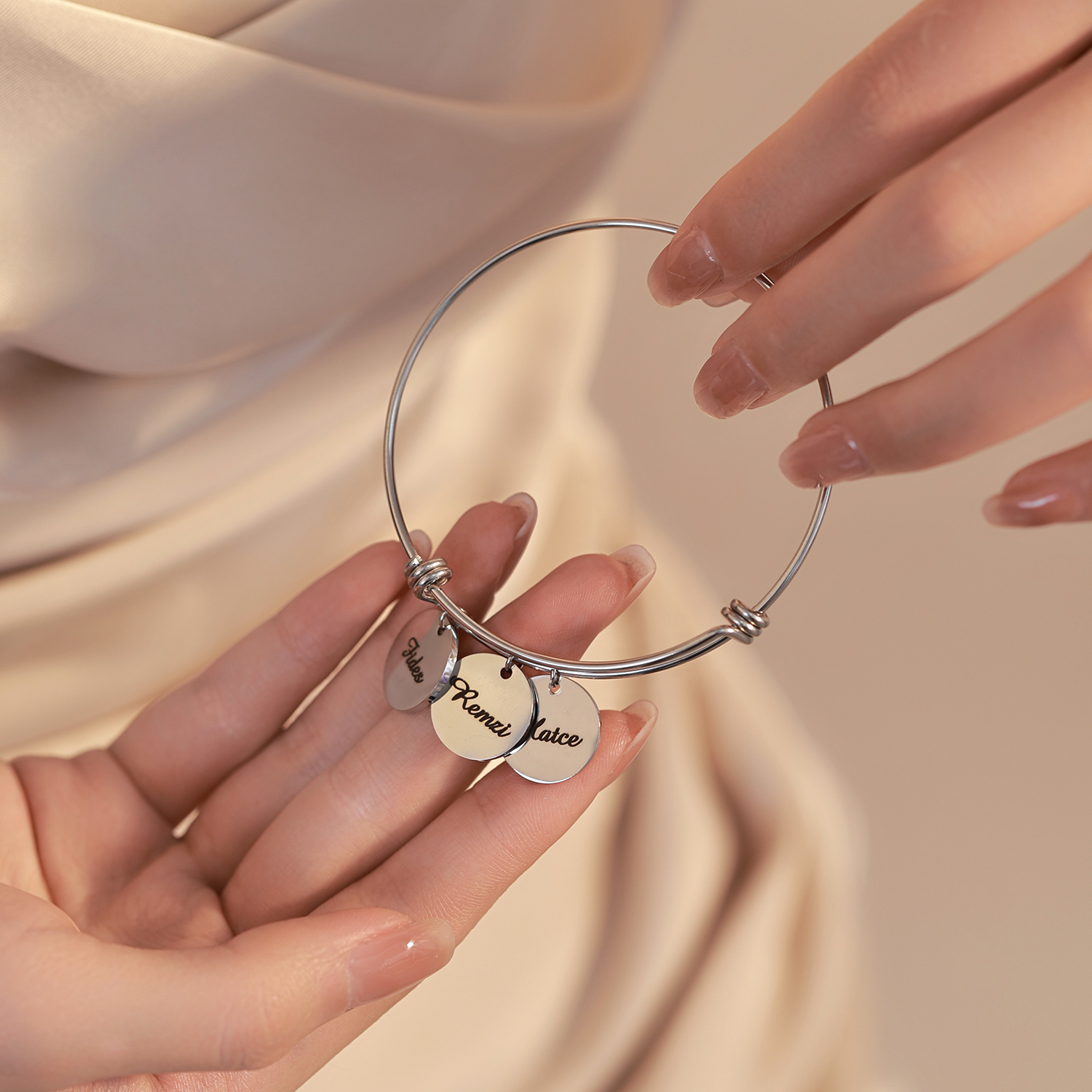 Classic Custom Name Bracelet with Disc Shape