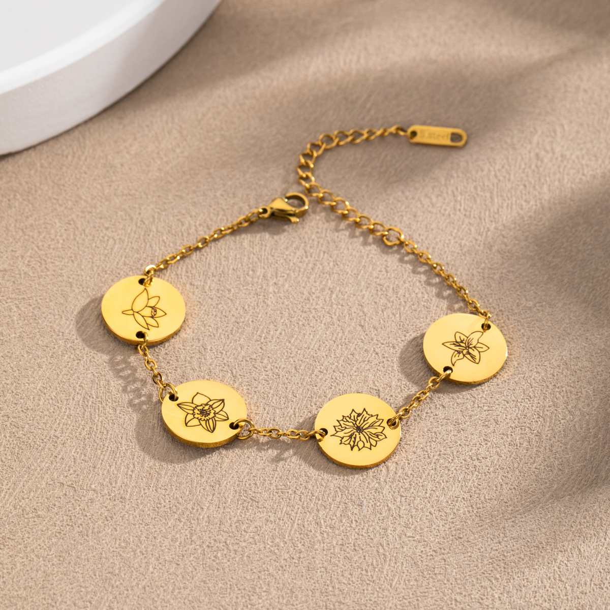 Costom Round Slice Engraved Birth Flower Bracelet