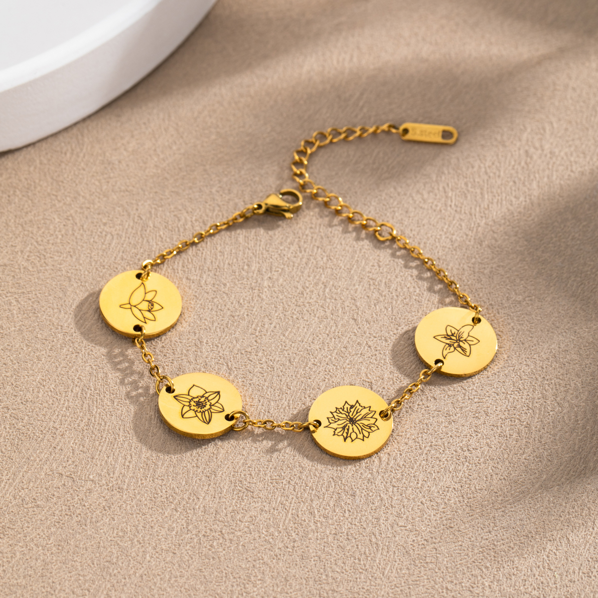Costom Round Slice Engraved Birth Flower Bracelet