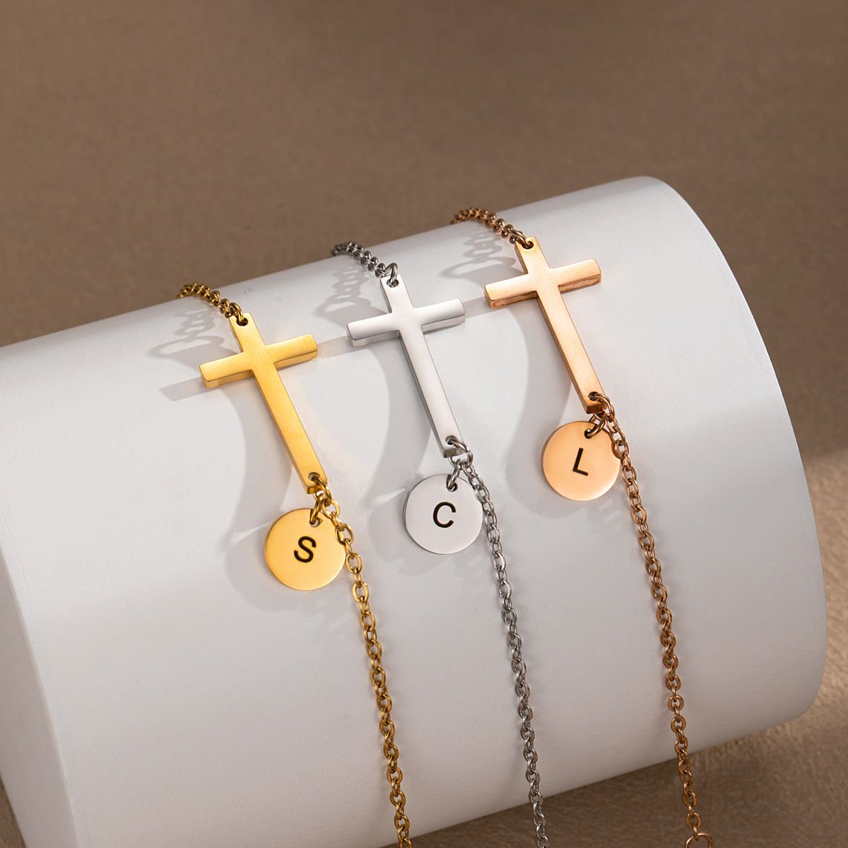 Customizable Single-letter Round Disc Cross Bracelet