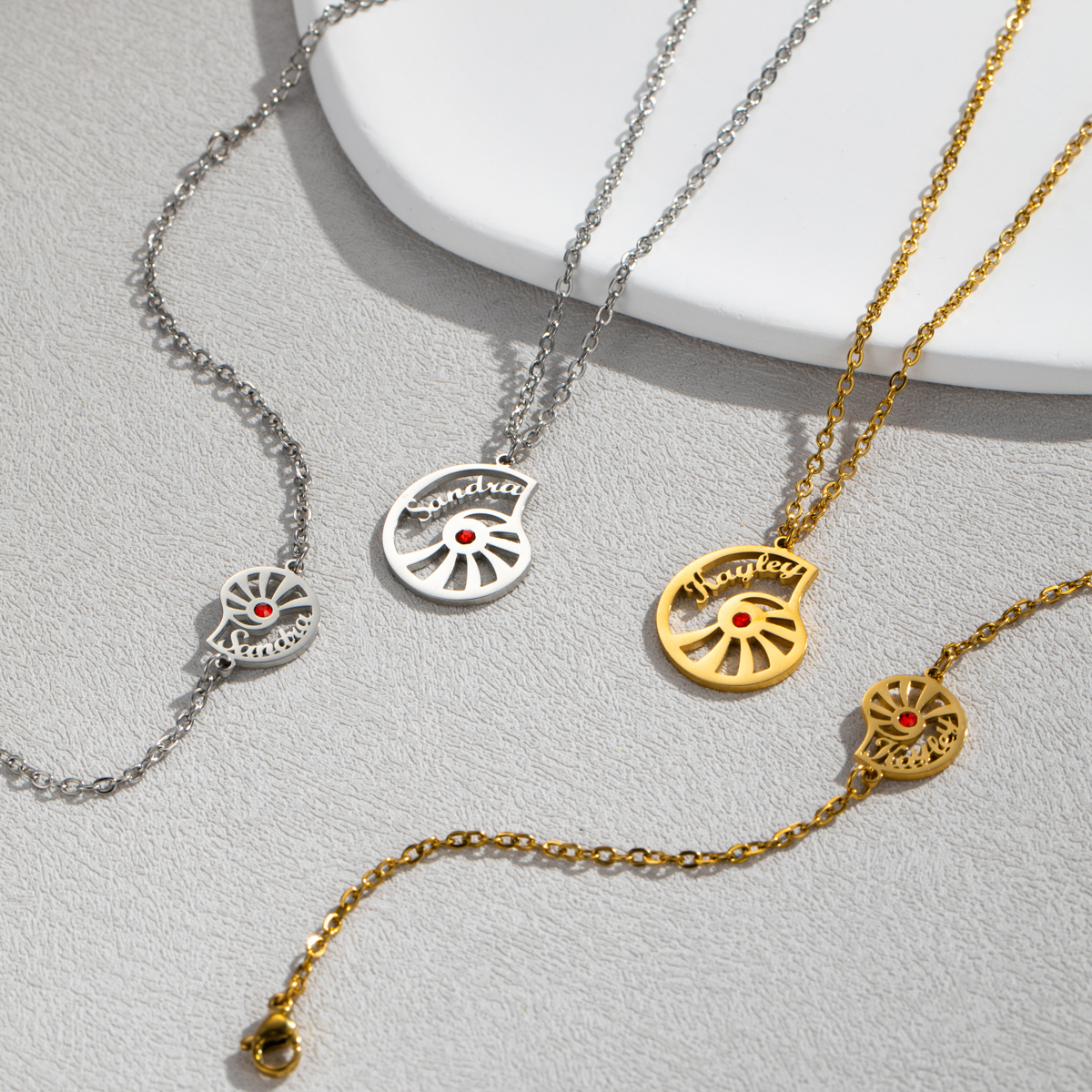 Cobination conch shaped necklace and bracelet set