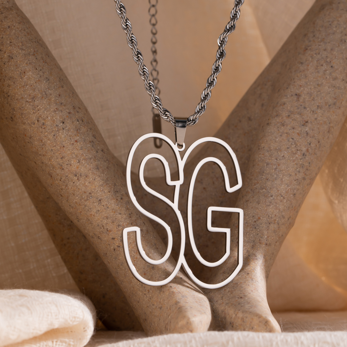 Customized Necklace with Simple Double-Letter Hollow Design 