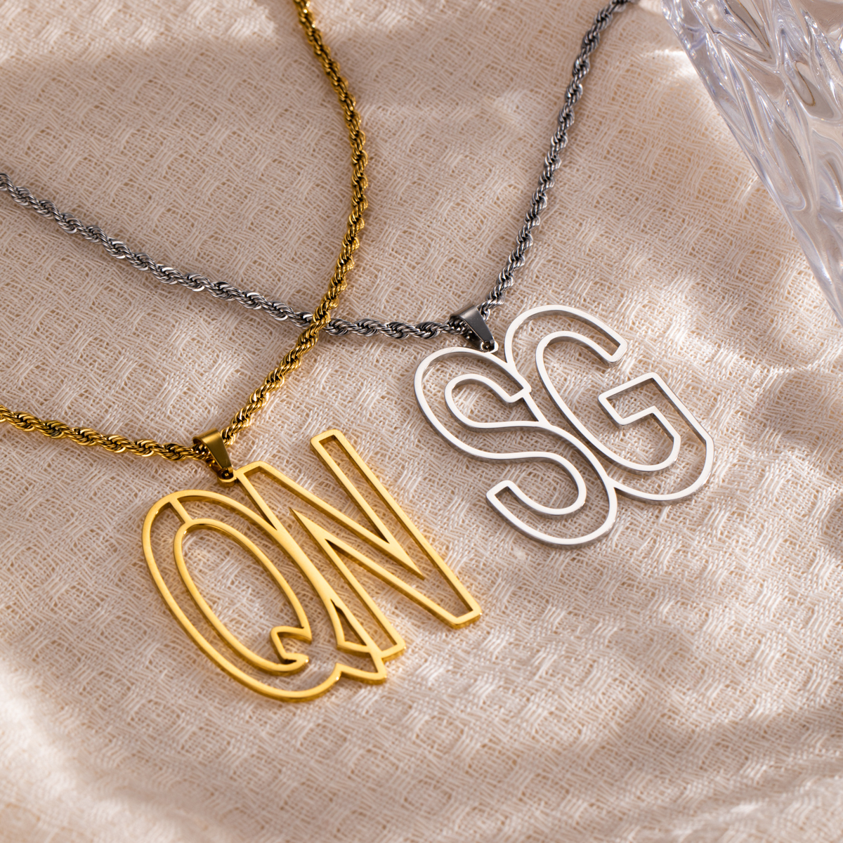 Customized Necklace with Simple Double-Letter Hollow Design 