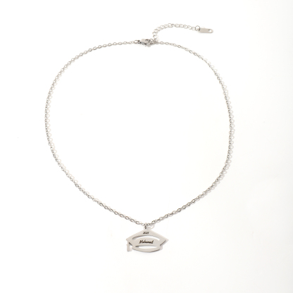 Custom Necklace with the Year and Name in the Shape of a Graduation Cap