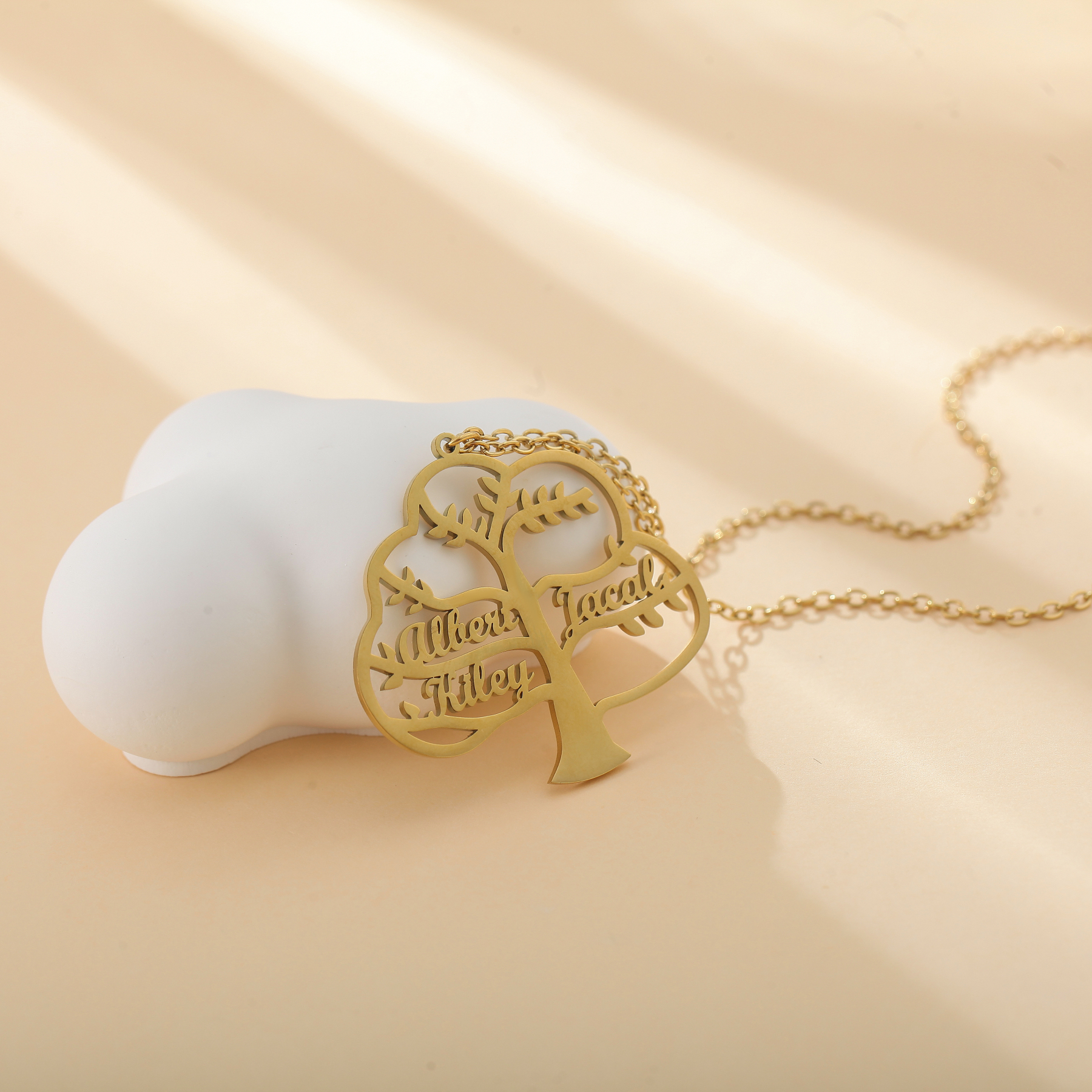 Custom Name Tree for Family Members to Embrace Happiness&Warmth