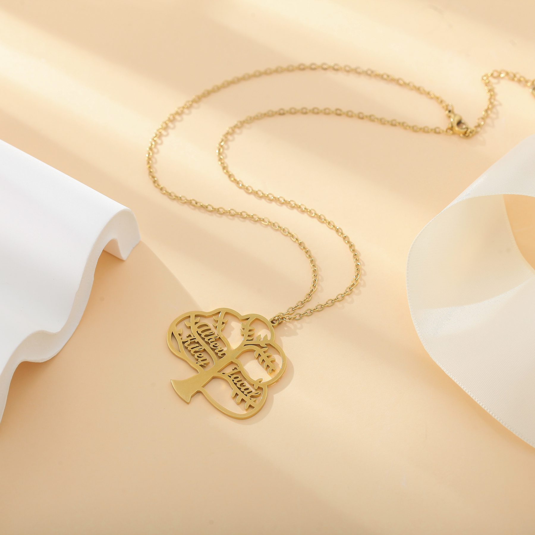 Custom Name Tree for Family Members to Embrace Happiness&Warmth