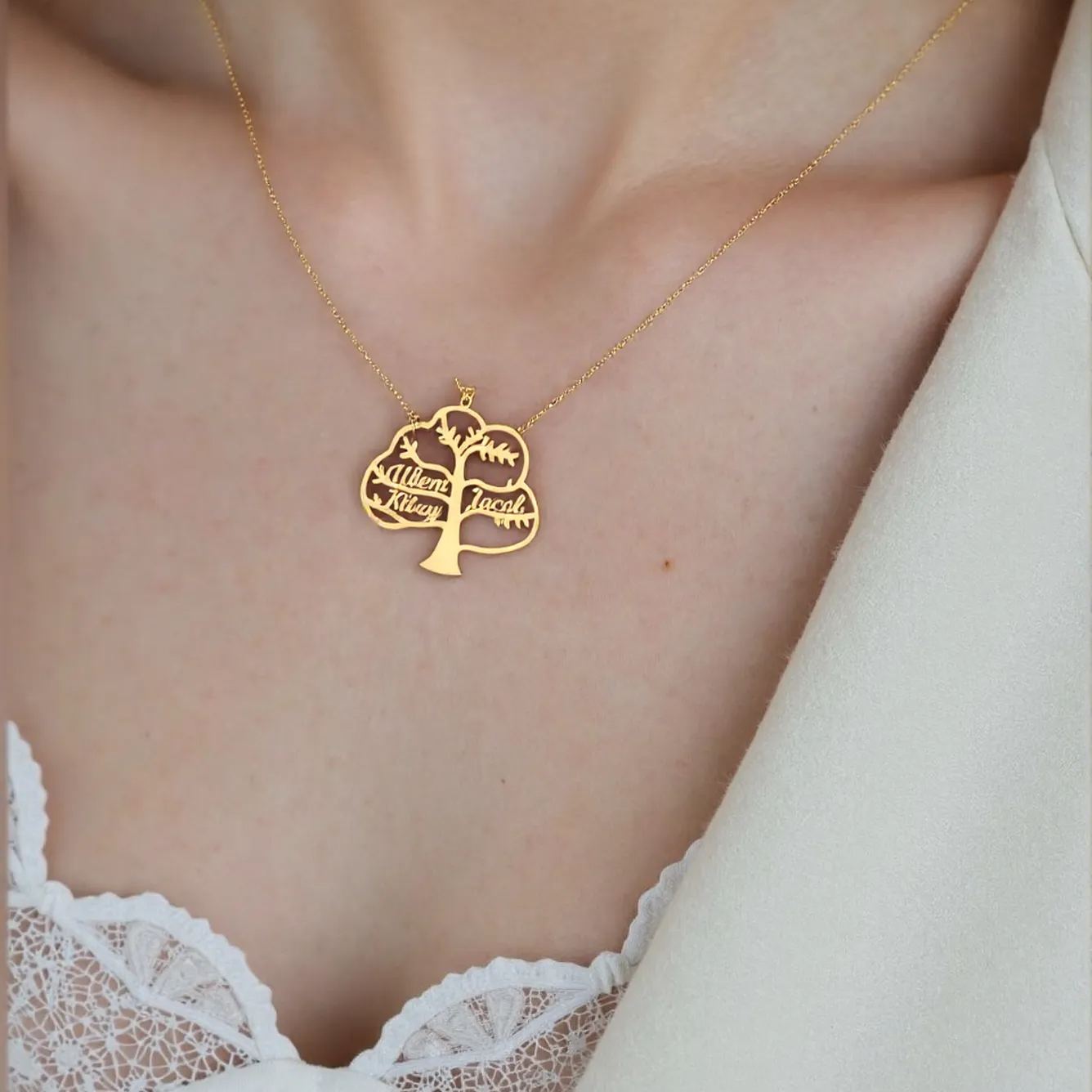 Custom Family Name Tree-shaped Necklace 