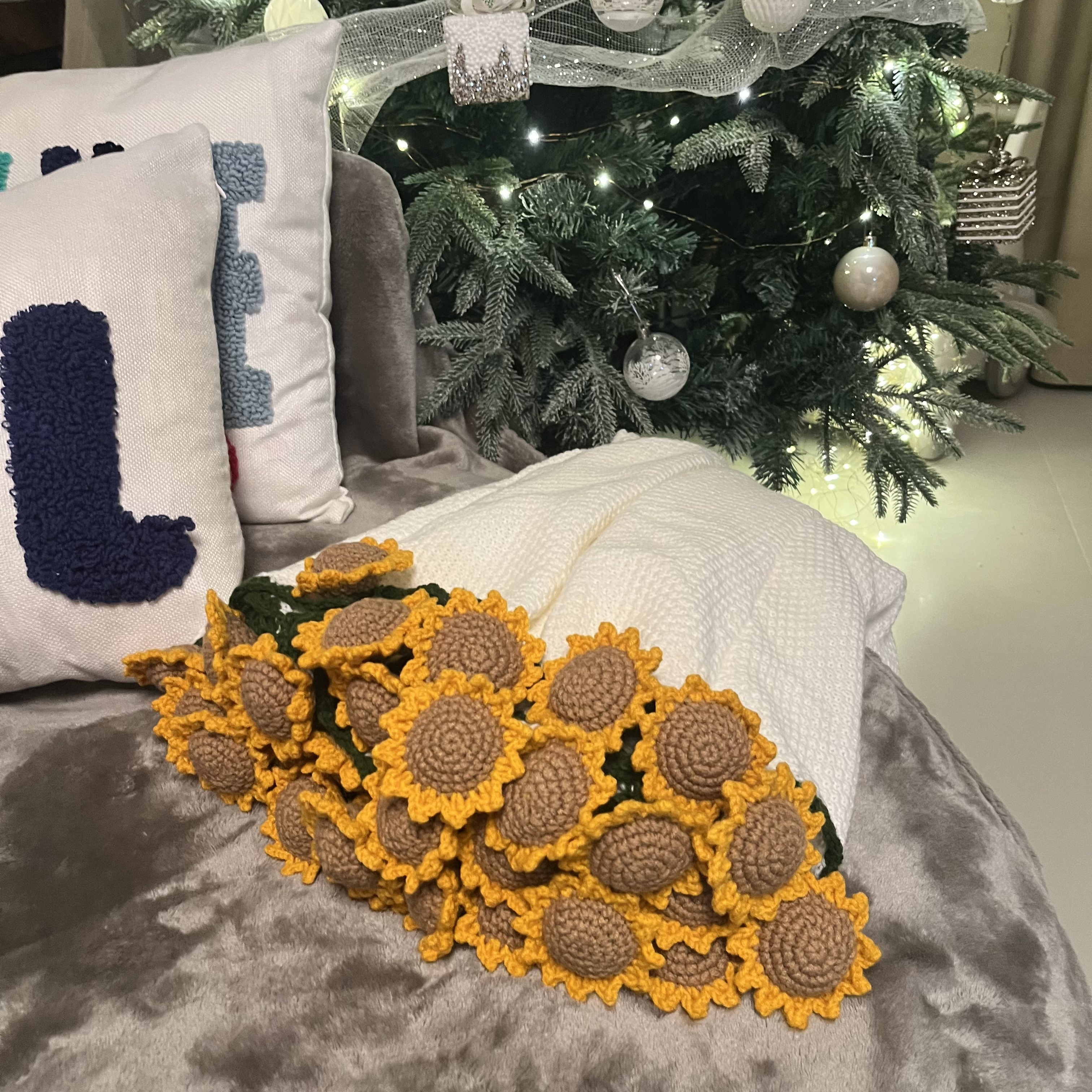 Handmade Finished Crochet Flower Blanket Bouquet Rose Knitted Bouquet Ready Made Throw Christmas Gift