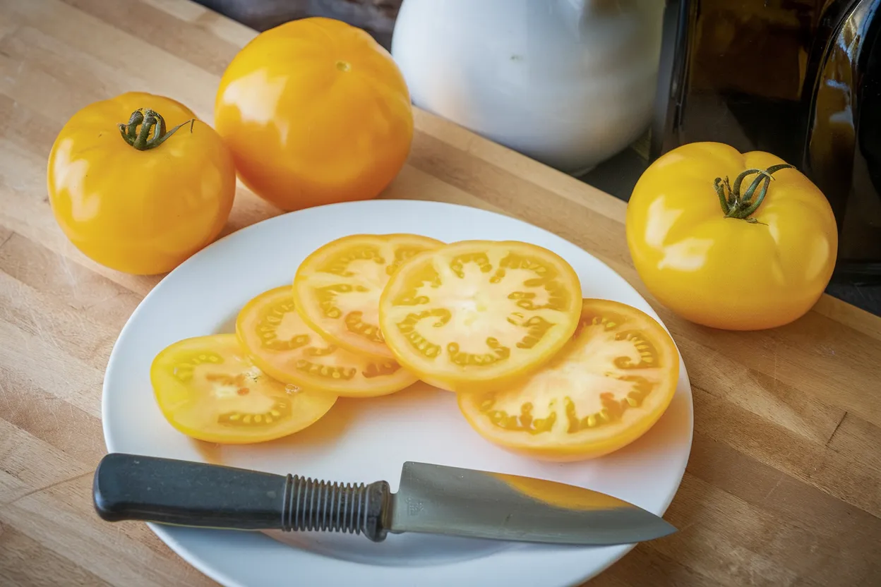 Organic Lemon Boy Plus tomato seeds, perfect for home gardens and healthy diets