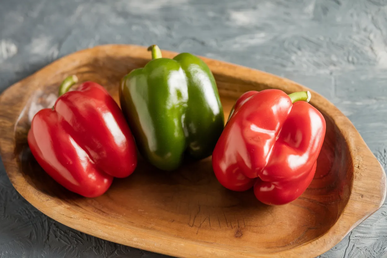 Ninja F1 bell pepper seeds, perfect for robust growth and disease resistance in gardens